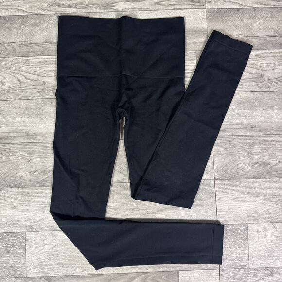 Assets by Spanx Mid Rise Seamless Cropped Leggings Black sz S - Picture 1 of 6